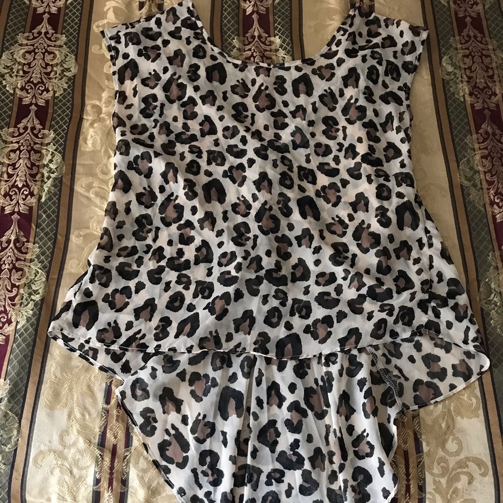 Really cute 😍 leopard 🐆 print shirt 👚.
